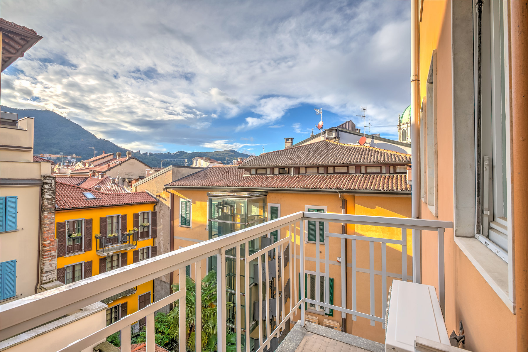 Appartamento in centro a Como, 4 locali con balconi, vista e garage